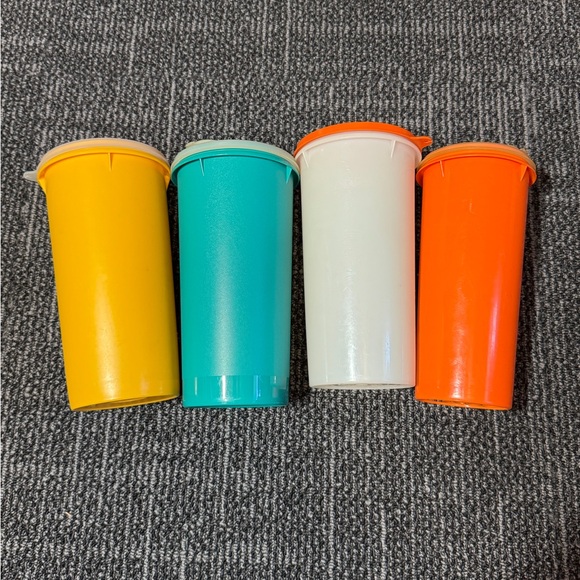 Vintage Tupperware Tumbler cups with Lids Lot of 4 Made in USA - Picture 1 of 4